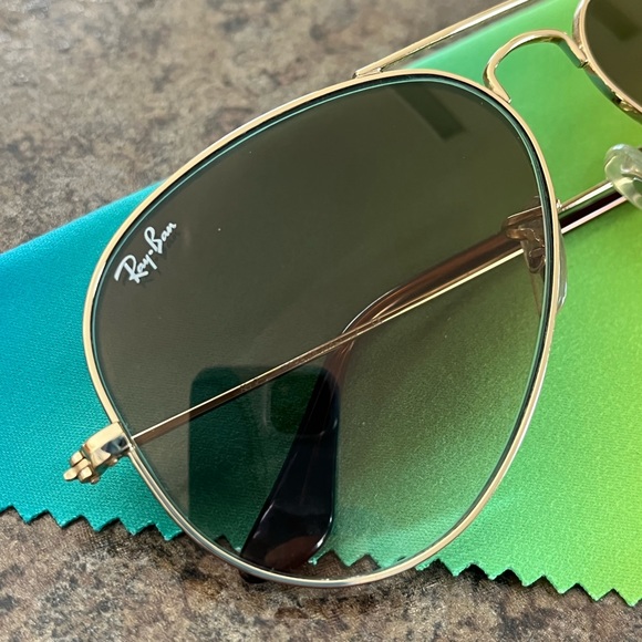 Ray-Ban Aviator Sunglasses - Picture 5 of 6